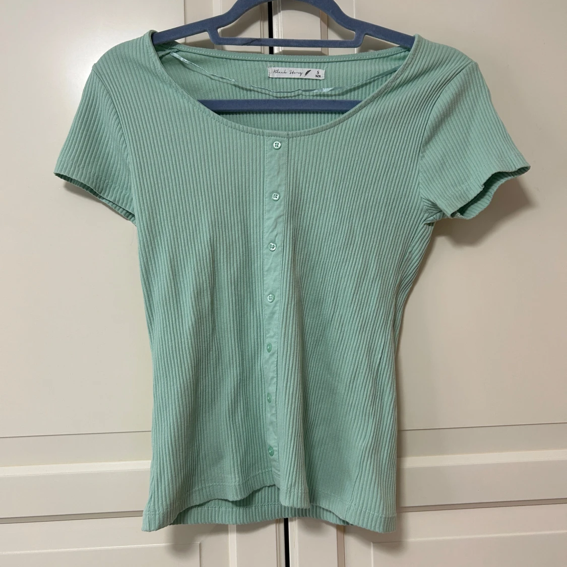 Mintgrön ribbad tröja