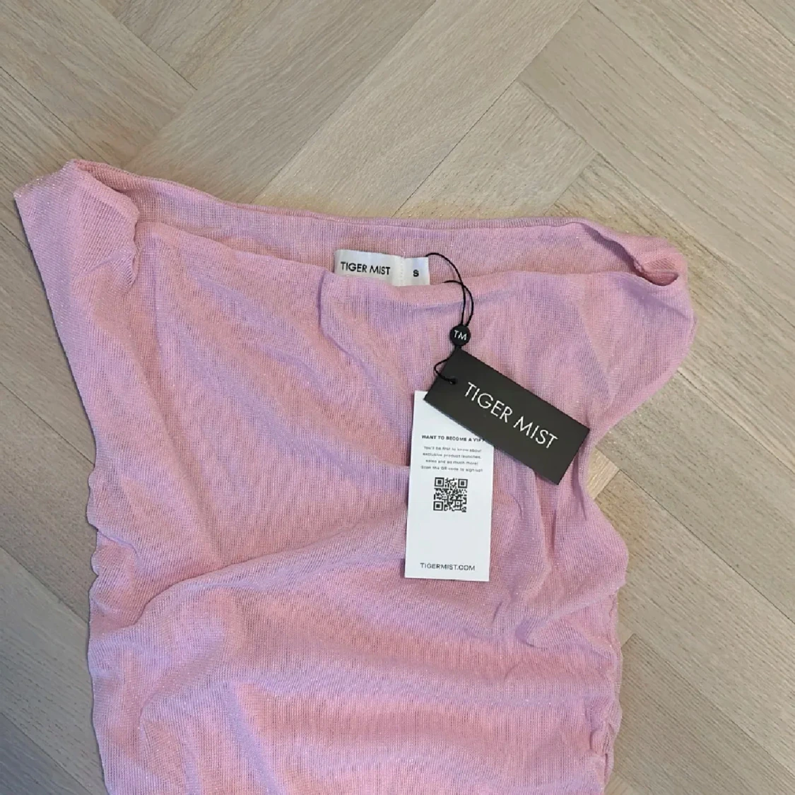Rosa offshoulder klänning Tiger Mist - 3