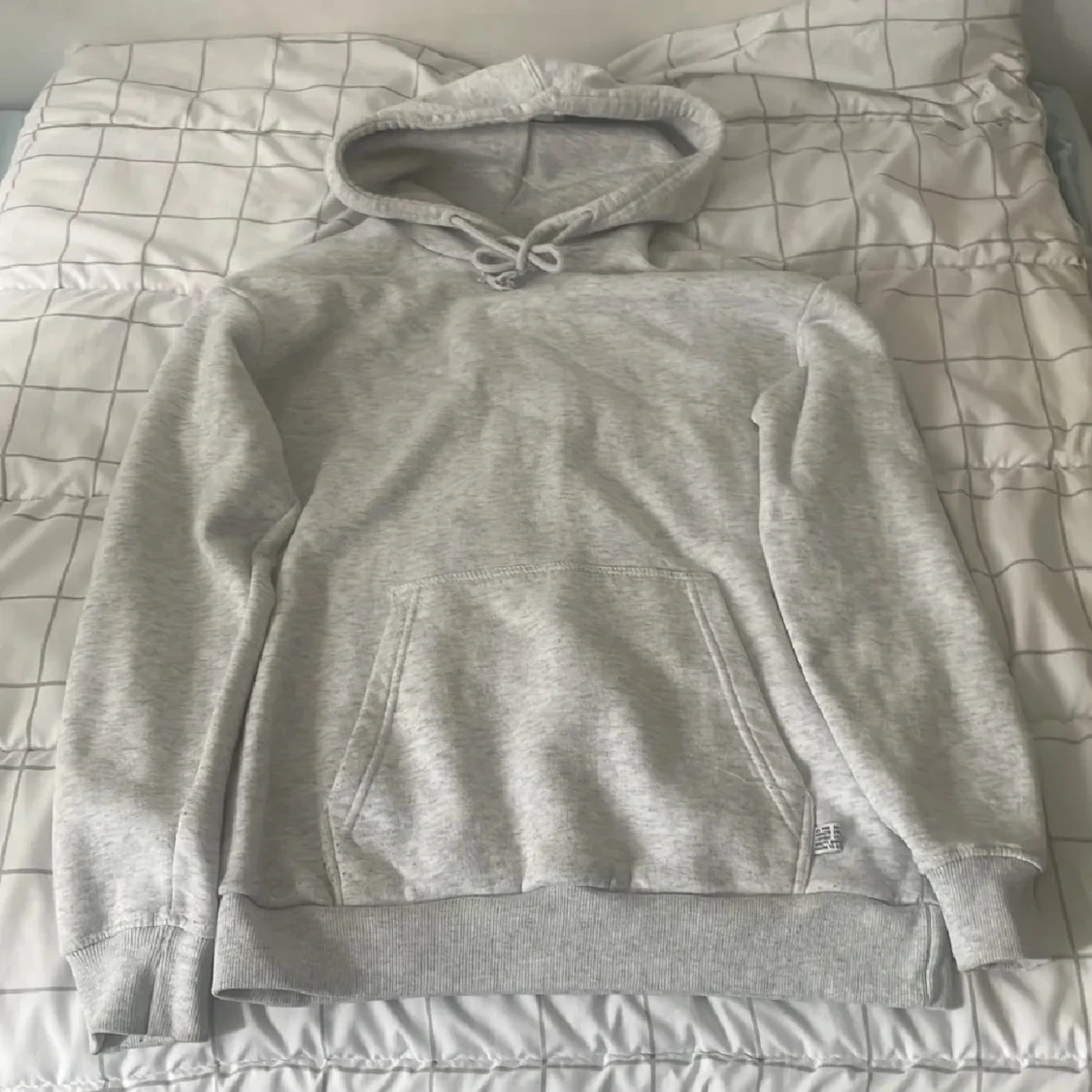 Ljusgrå hoodie från Bershka, loose fit