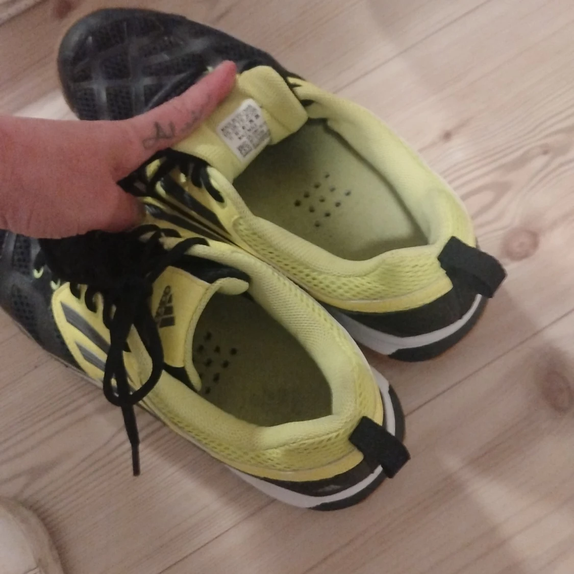 Adidas sneakers svart/gul strl 45 - 2