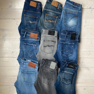 Slutsålt - Sjukt snygga jeans i märkerna Nudie, Replay och Dondup!!! Varierande storlekar från W28 till W34 🔥 Alla jeansen är i nyskick och vissa har snygga slitningar! Varje par jeans har varsin annons i min profil med fler bilder 🙌 skriv om du har någon fråga 👍 👍 Blir billigare om du köper fler 👍 