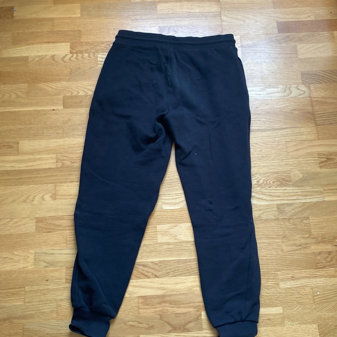 Svarta mjukisbyxor från Hoodrich S - 1