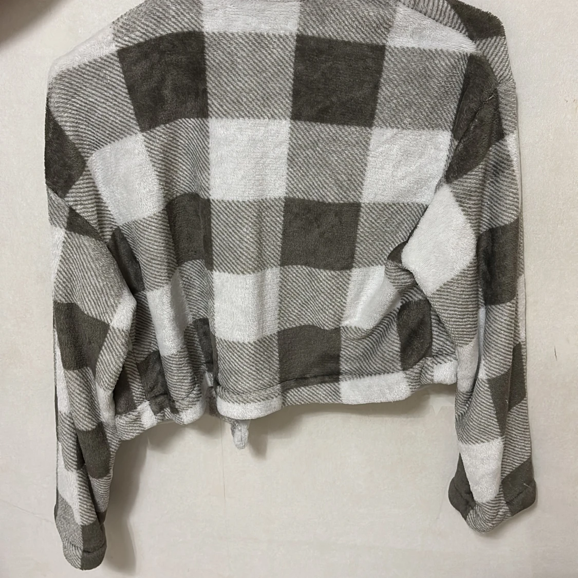 Rutig teddyjacka i grått och vitt - 1