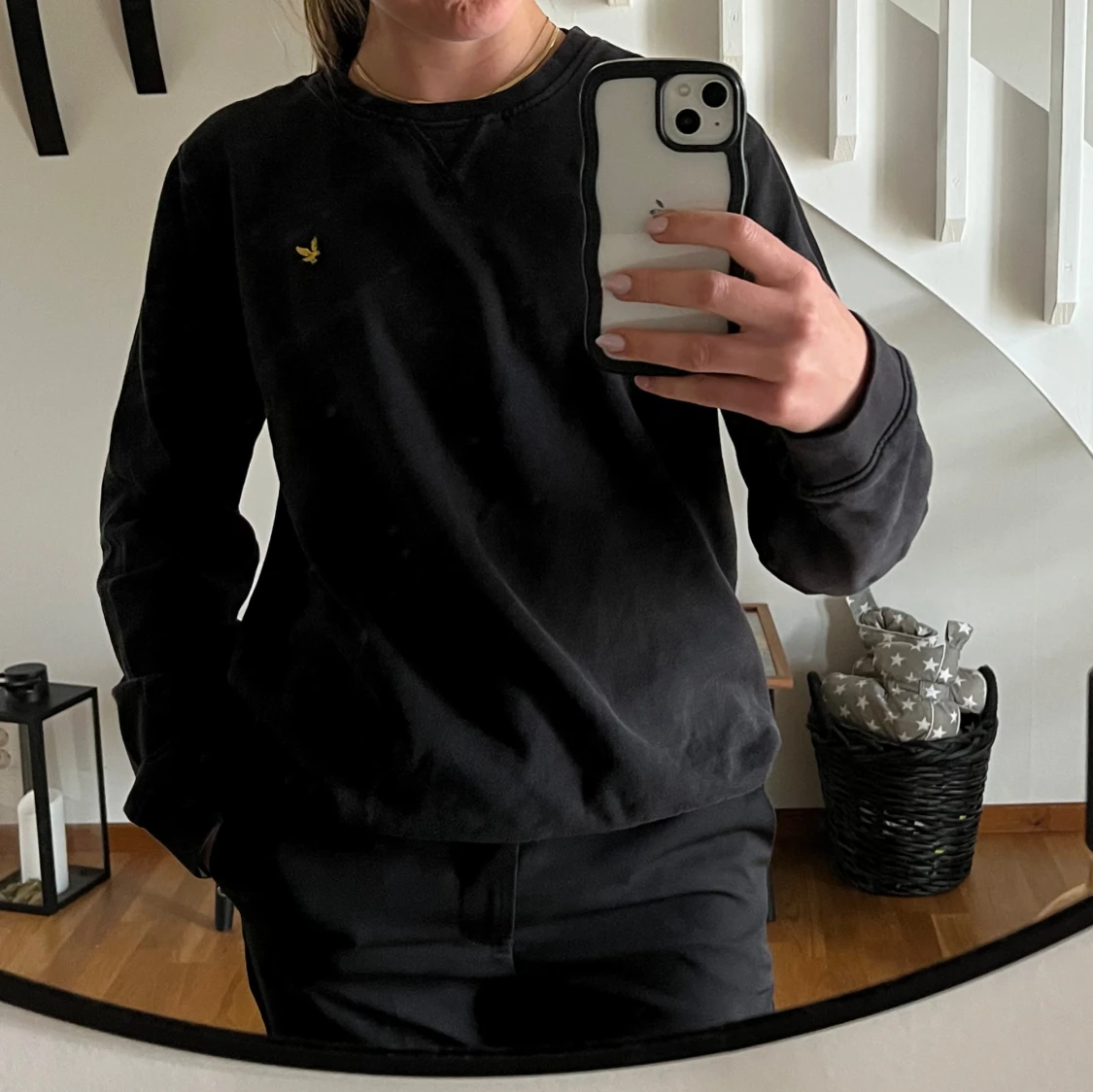 Svart sweatshirt från Lyle & Scott - 1