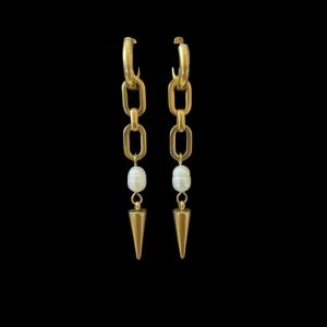 Guldiga örhängen med kedjor och pärlor - äkta pärla, rostfritt stål 160/par finnns också i silver💓💓