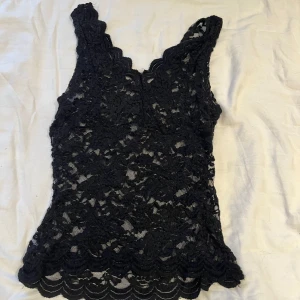 Svart spetslinne - Svart spetslinne som är använd 1-2 gånger! Finns även i vitt om ni går in på min profil 🥰