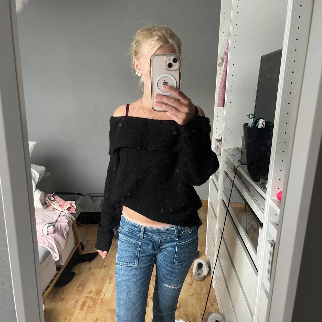 Off shoulder stickad tröja