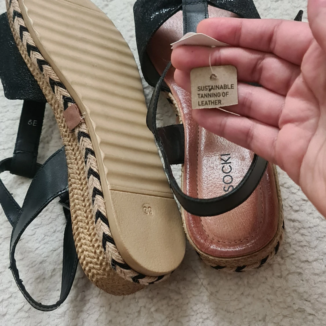 Svarta sandaler med rosett och flätad sula - 2