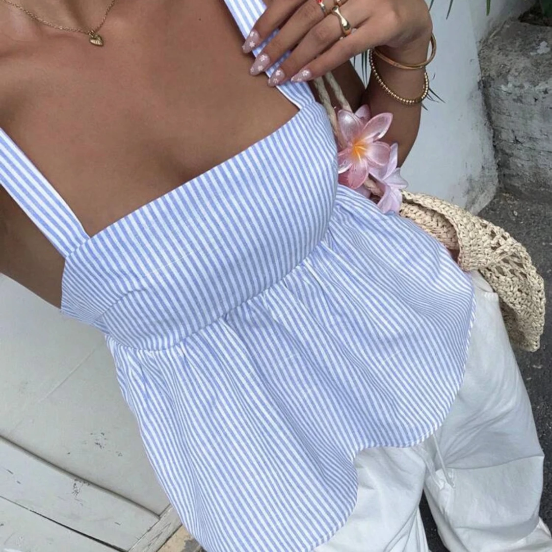 Randig blåvit linnetopp med rosett - 1