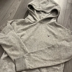 gant hoodie - nästan ny, använd en gång!🌸
