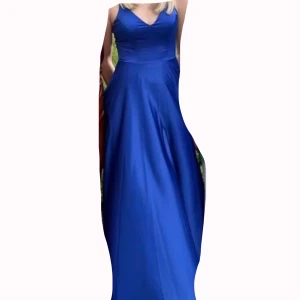 Balklänning - Elegant blå långklänning med v-ringad hals. Perfekt för exempelvis studentbal eller bal överlag. Klänningen har en tajt passform upptill och är flödande nedtill. Originalpris 1499kr. Använd 1 gång. Finns inga tecken på att den är använd. Som referens är jag 168 cm och klänningen går till marken på mig.