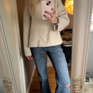 Lågmidjade jeans - Säljer mina jätte fina jeans.  Innebenslängd-85                                      Midjemått-36