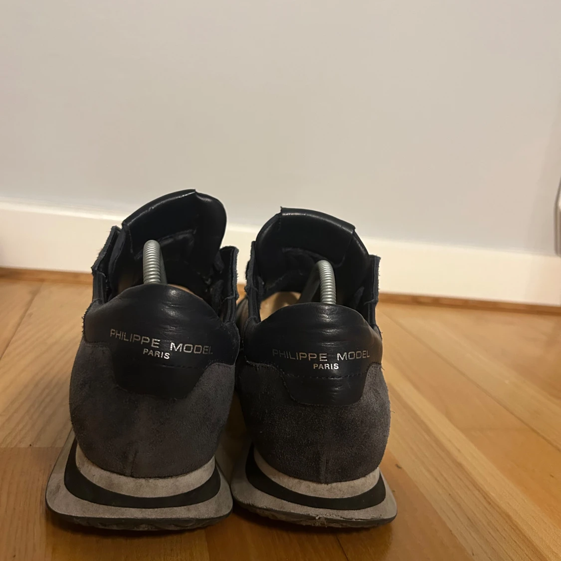 Marinblå sneakers från phillipe model - 3