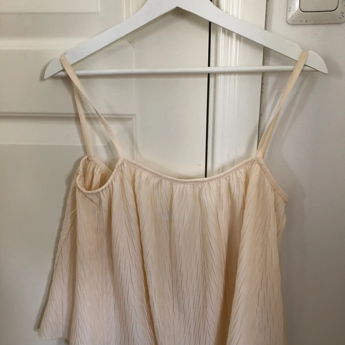Ljusbeige klänning från Kappahl - 1