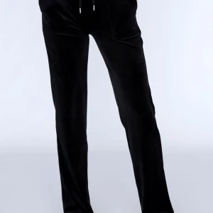 Juicy couture  - säljer mina juicy couture byxor då jag inte använder dom, strlk Xs eller xxs 