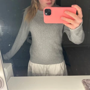 Grå stickad tröja - Så fin stickad tröja från veromoda!!💕💕🥰🥰