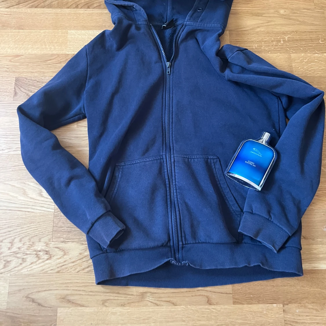 Mörkblå hoodie från Only & Sons