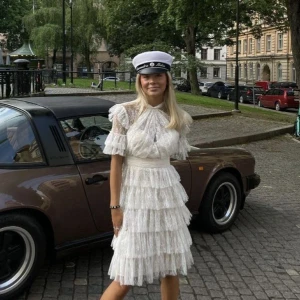 By malina klänning - Säljer min super fina by malina klänning i nyskick, perfekt till studenten eller skolavslutning. Ordinarie pris 2800kr, pris går såklart att diskuteras vid snabb affär. Skriv privat för fler bilder eller frågor 💓