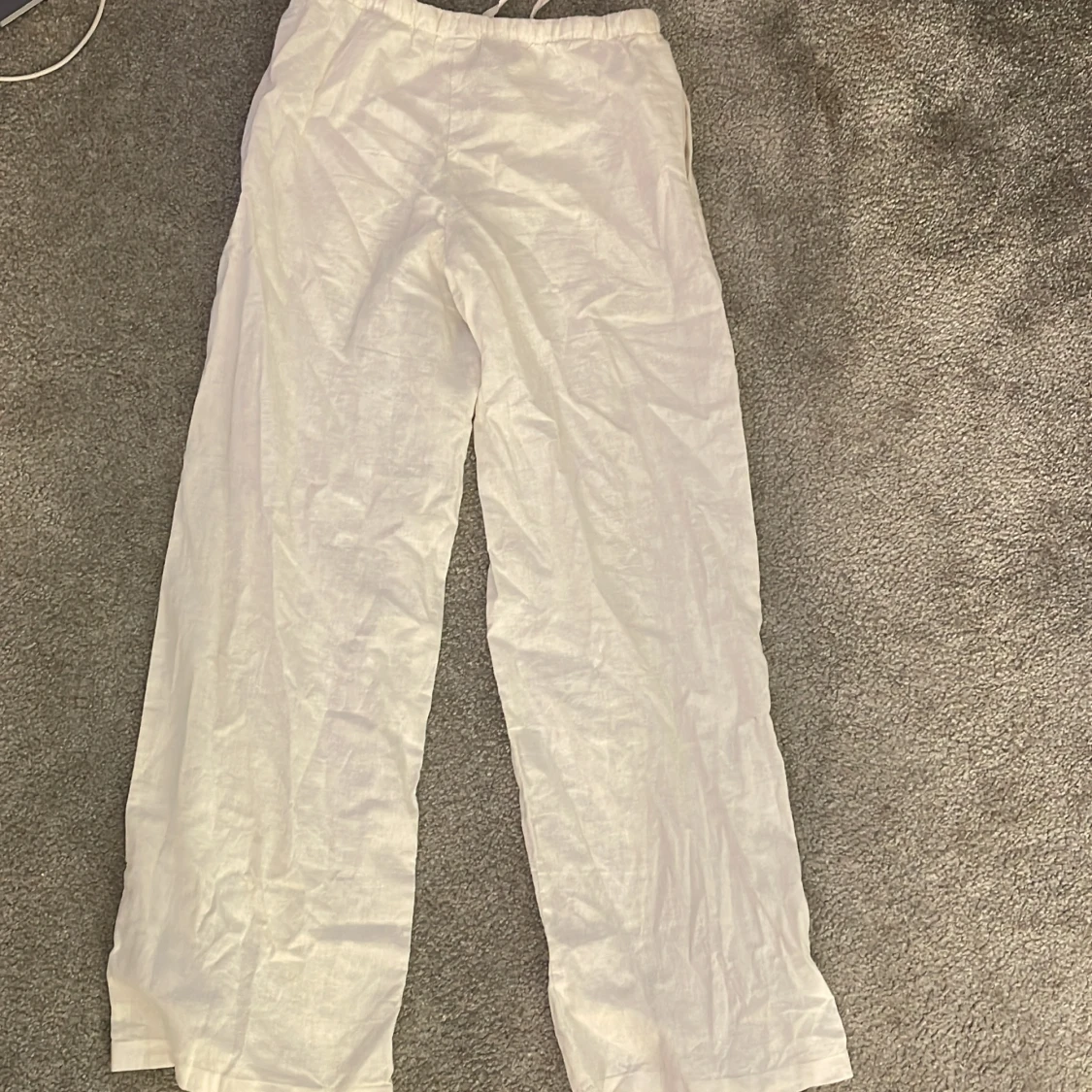 Vita linnebyxor från Gina Tricot - 1