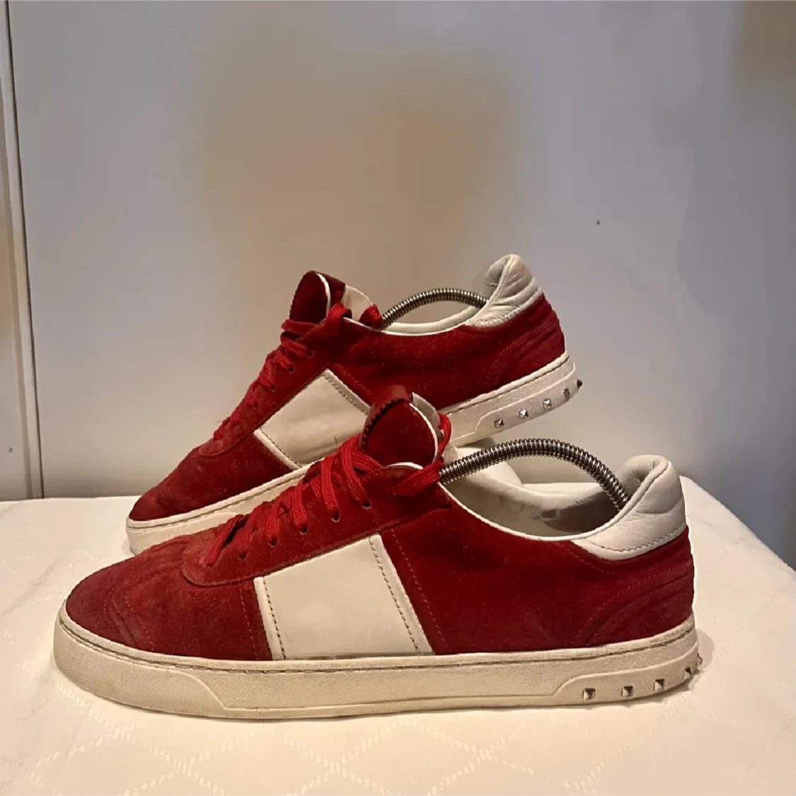 Röda Valentino Flycrews i 45