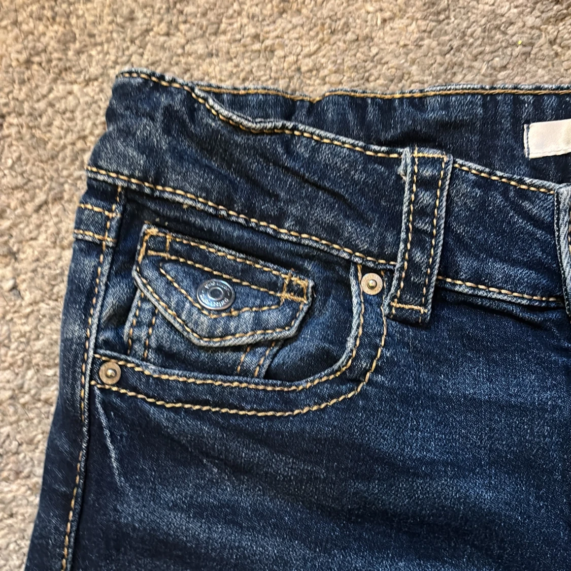 Mörkblå bootcut jeans från Gina tricot - 2