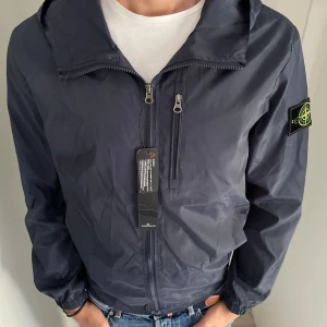 Stine island jacka - Sprillans ny Stone island jacka! Storlek S/M! Vid minsta fundering kontakta oss✔️