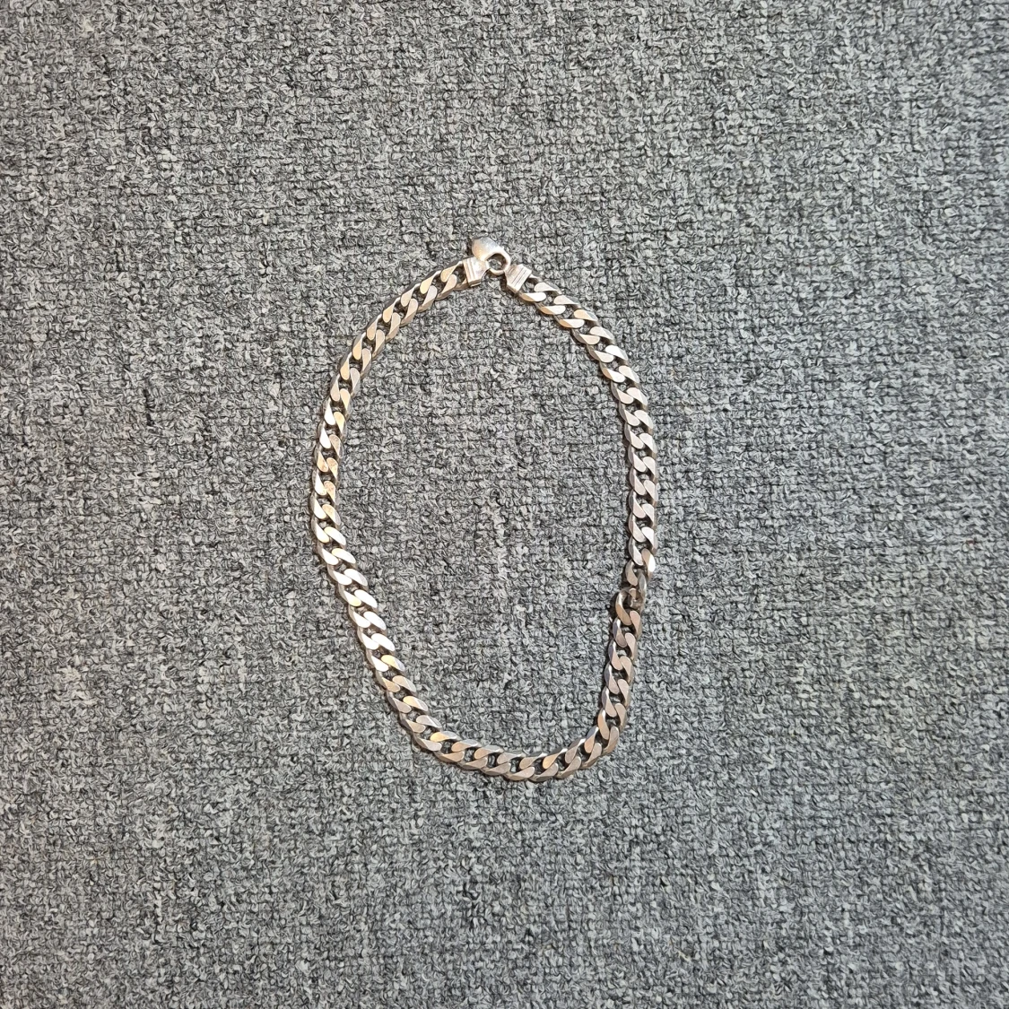 Kedjehalsband i silverfärg