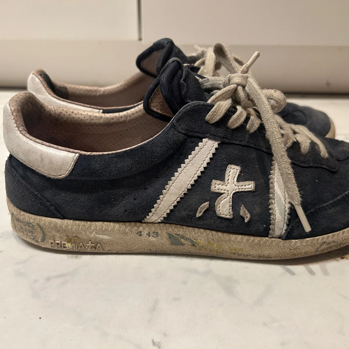 Premiata sneakers i mocka, marinblå/vit - 1