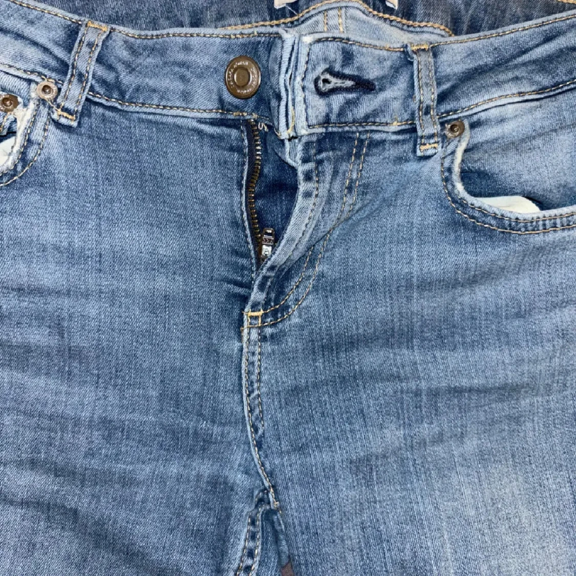 Blå bootcut jeans från Zara  - 2
