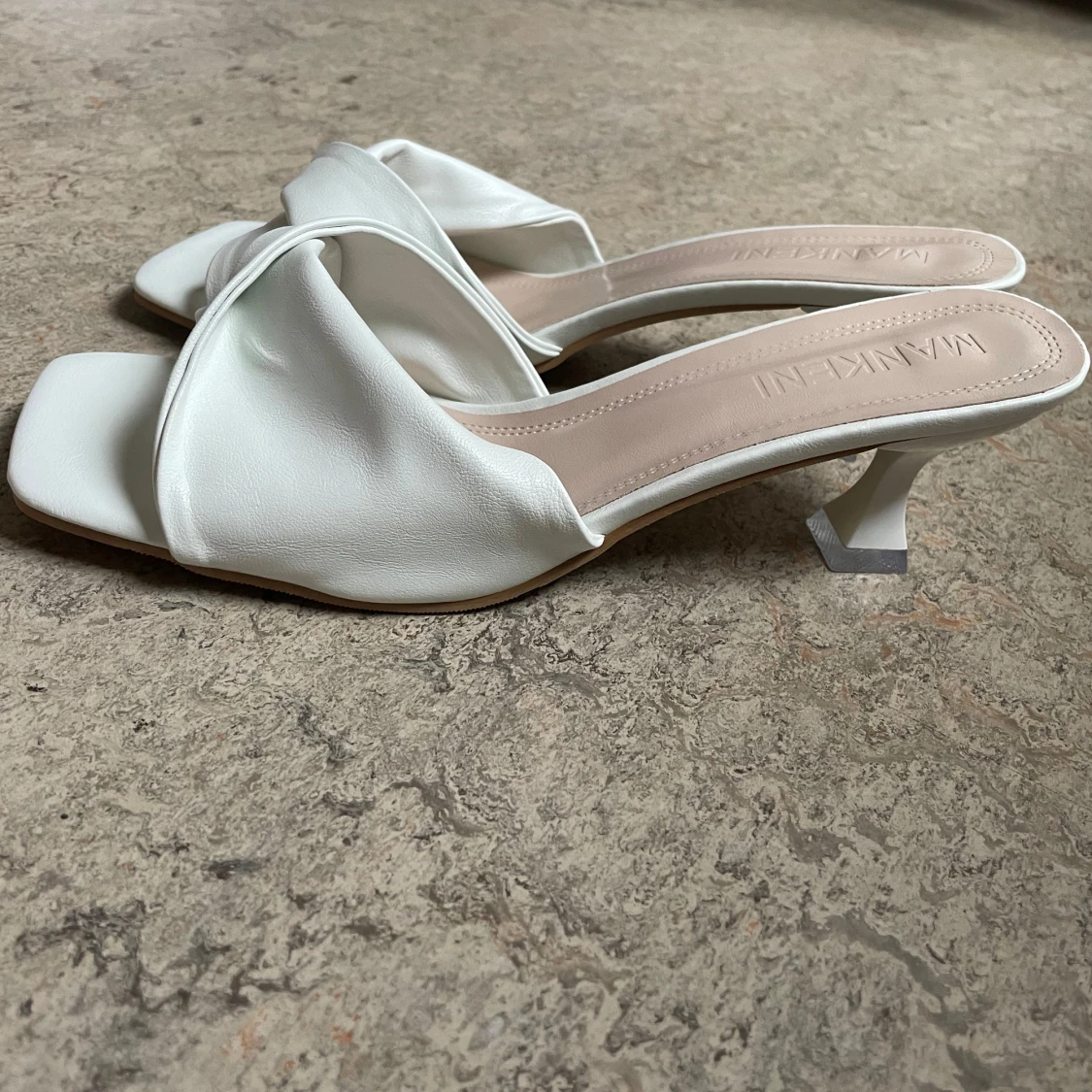 Vita klackade sandaler från Mankeni - 1