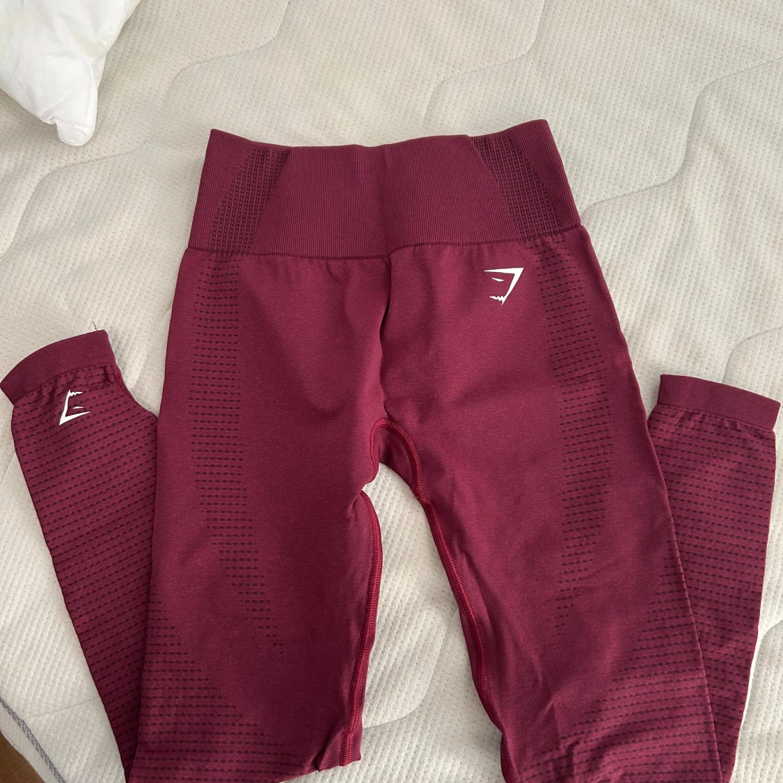 Vinröda seamless leggings från Gymshark - 1