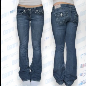 True Religion Jeans - True Religion jeans i storlek W25, de är lågmidjade och bootcut🩷Första bilden är lånad från förra ägaren💕
