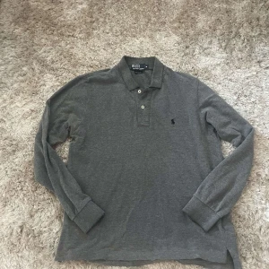 ralph lauren pike med ärmar - modell| custom fit| storlek M| skick 9,5/10| pm för mer info