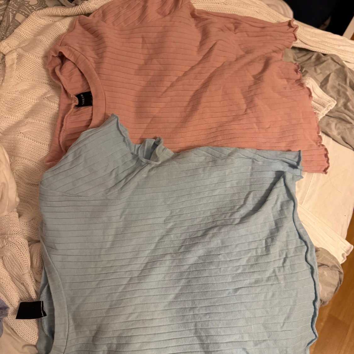 2 ribbade toppar från SHEIN, S