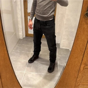 Replay jeans  - Ett par snygga jeans från Replay i storlek W34 L34 i modellen Rik/slim fit 