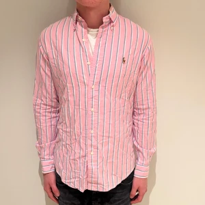 Ralph lauren skjorta - Ralph lauren skjorta | Skick - 9/10 (finns två små fläckar som knappt syns, fråga om bild) | Size - S (passar M) | Hör av dig vid minsta fråga eller fundering // RDL
