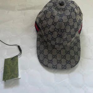 Gucci keps navy blue  - Aldrig använd, Medföljer etikett till kepsen. (Tar inga byten)
