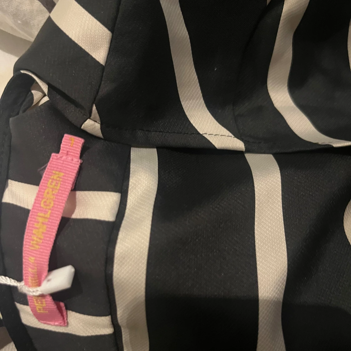 Randig kortklänning från Pernilla Wahlgren  - 3