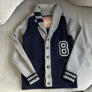 Replay Cardigan - Stickad Replay Cardigan | Storlek: M | Skick: 10/10 | ActiveResell