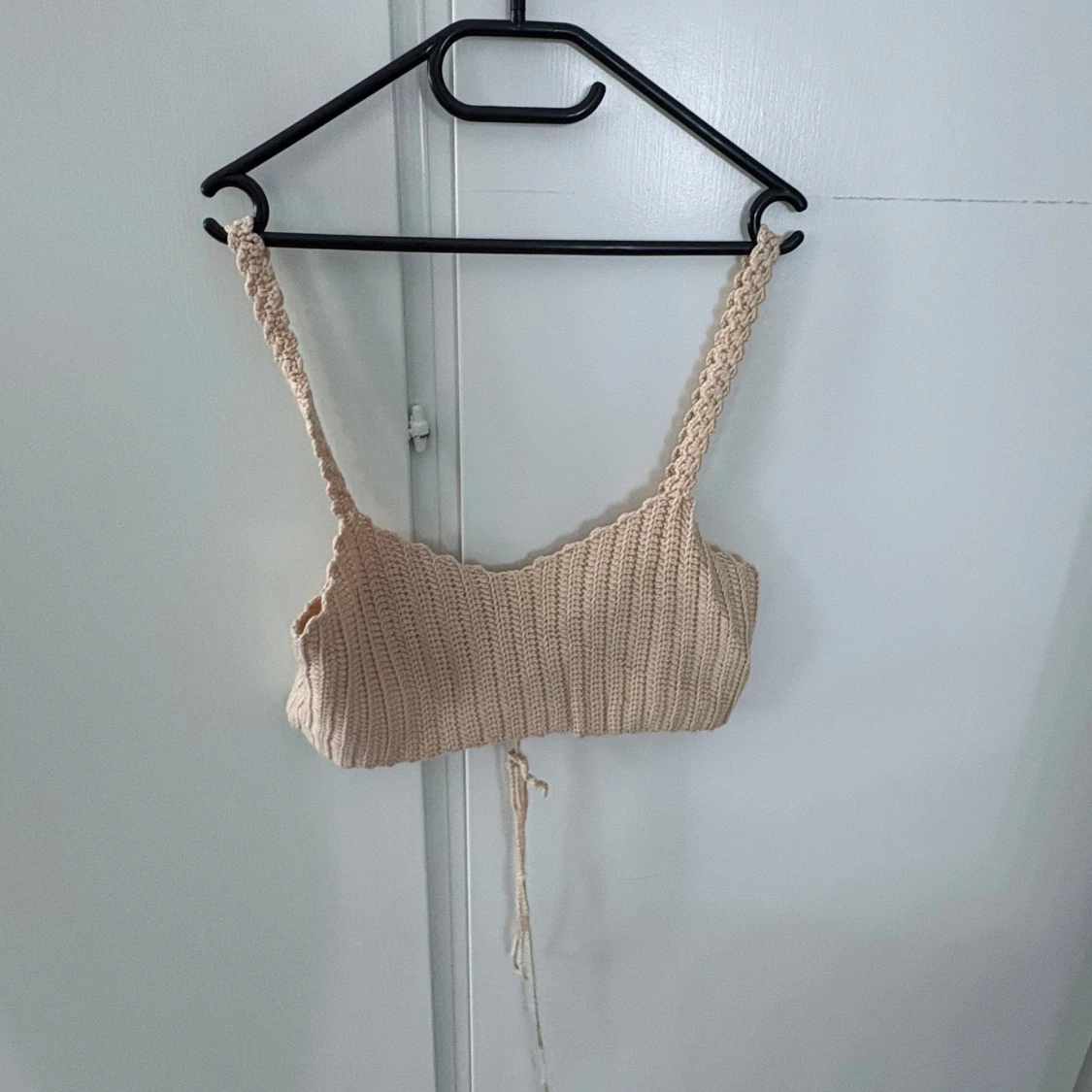 Beige stickad croppad linnetopp