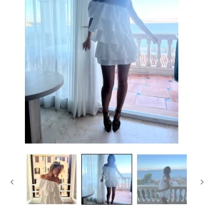 Vit volangklänning med oneshoulder - Säljer en superfin helt ny anielle vit kortklänning med flera volanglager och oneshoulder-design. Lappen är kvar och endast testad då den inte passade min stil. Storlek xs tall, men passar från 162-180 skulle jag säga. Alltså tall och standard.