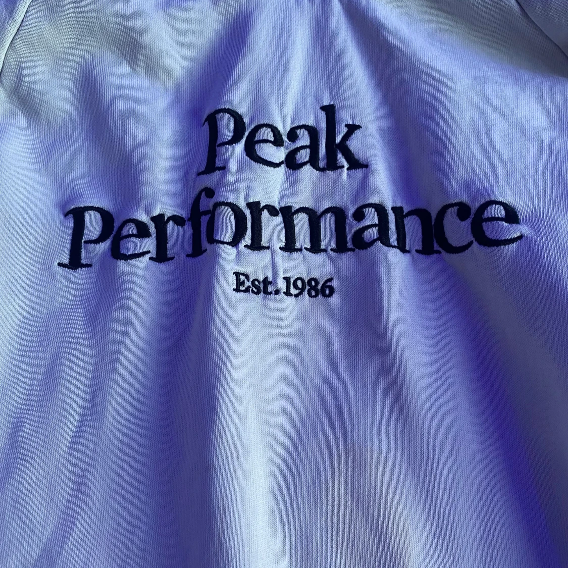 Vit hoodie från Peak Performance - 1