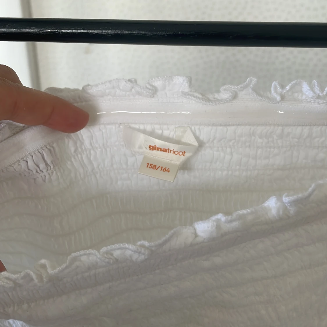 Vit volangklänning från Gina Tricot - 2