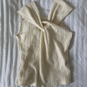 Söt Volangtopp - Söt volangtopp som inte kommer till användning, den passar mig som har xs/s i vanliga fall 🤗