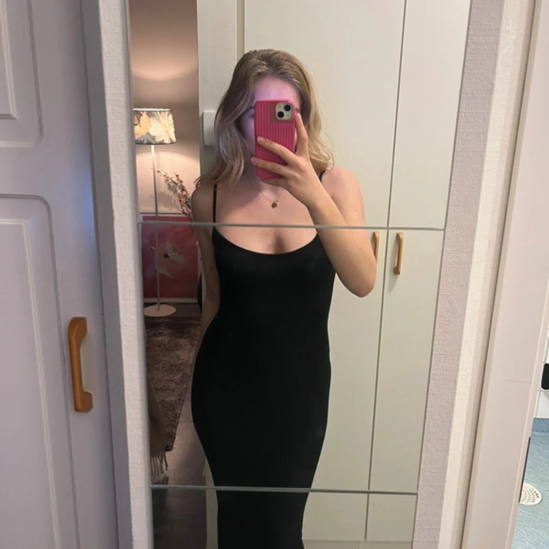 Svart tight lång ribbad klänning  - 3