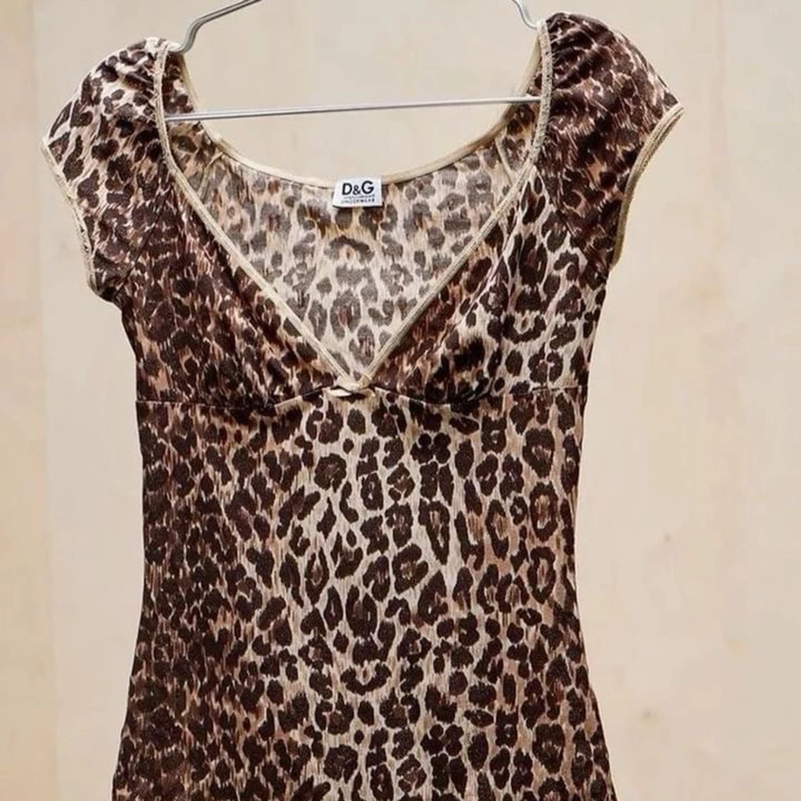 Leopard Topp med V ringning - 2