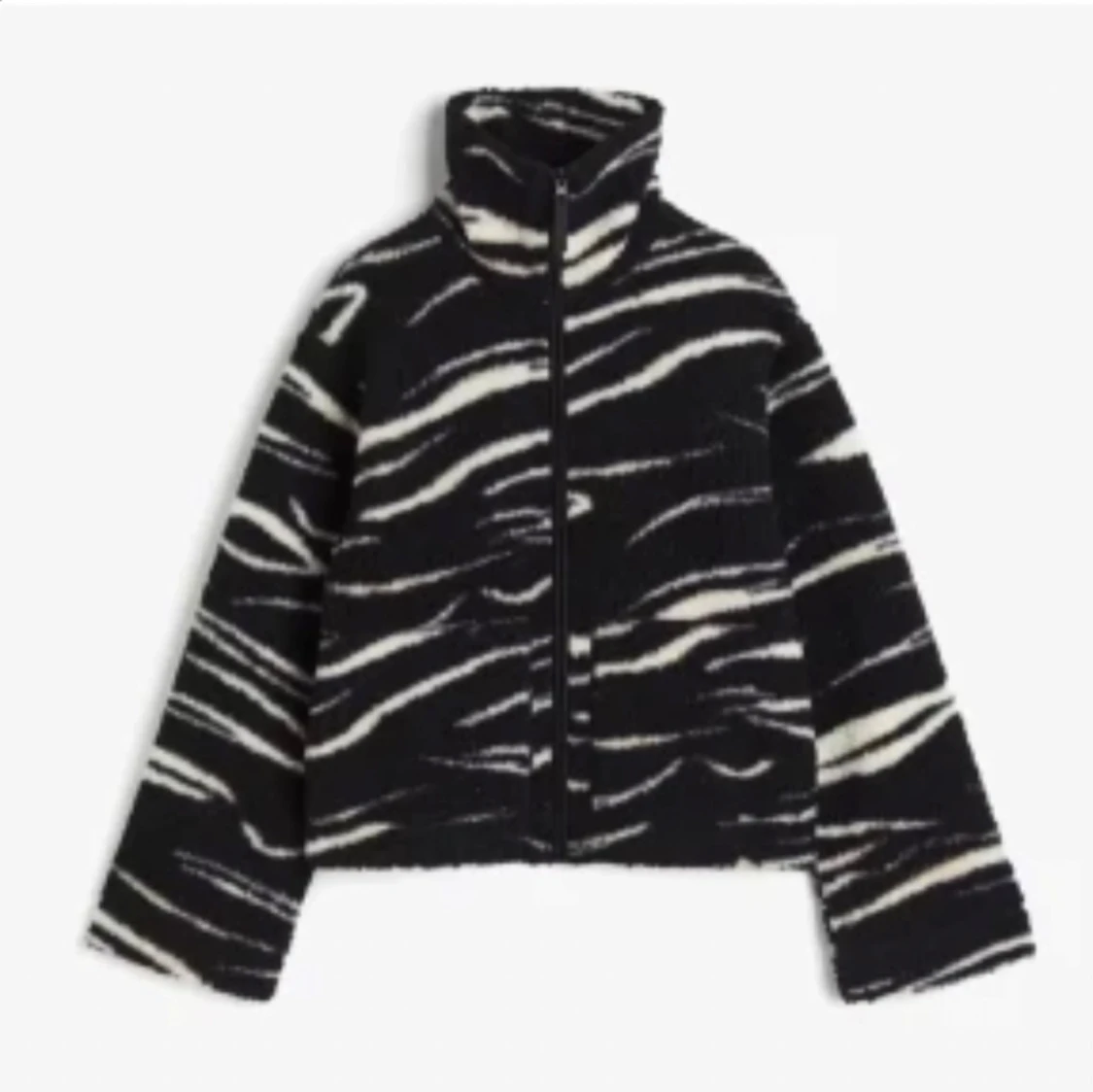 Zebramönstrad teddyjacka från H&M