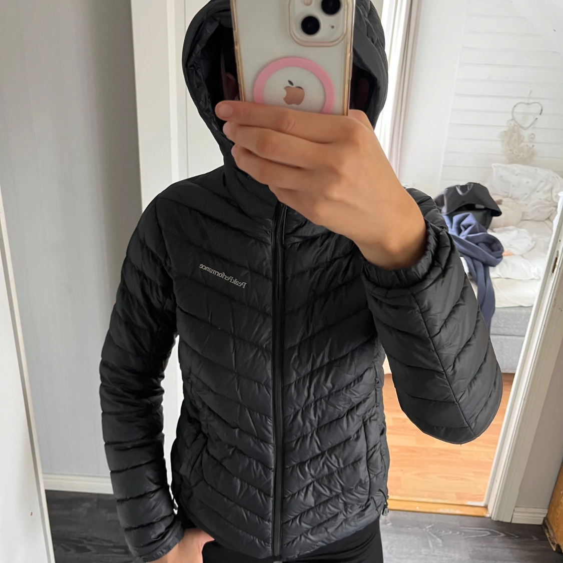 Svart pufferjacka från Peak Performance