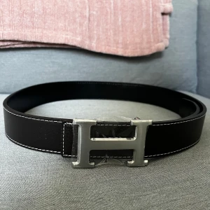 Bälte från välkänt märke - .