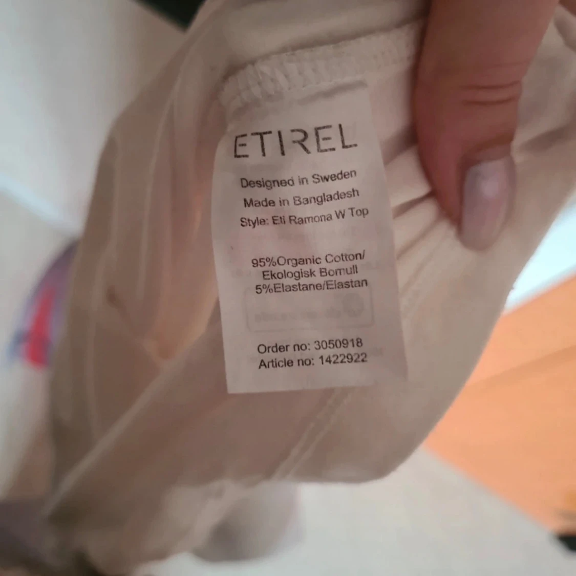 Vit linnetopp med korsade axelband från Etirel - 3